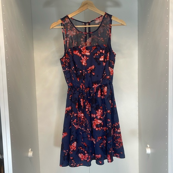Guess Dresses & Skirts - NWOT Guess Navy Floral Dress Size 4